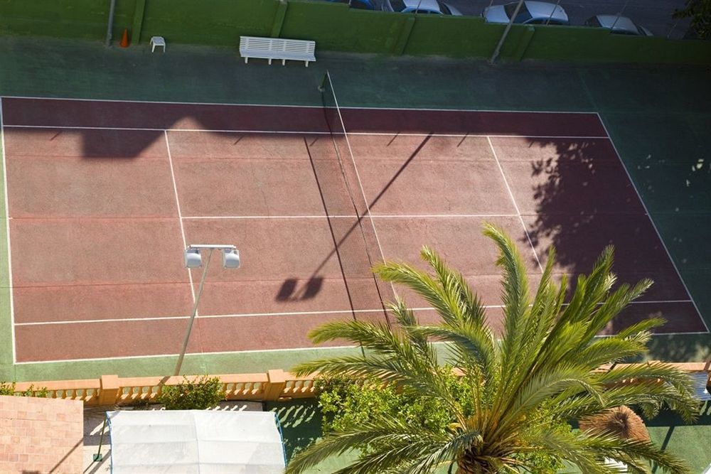 Eurostars Marivent Hotel Palma de Mallorca Facilities photo Tennis court